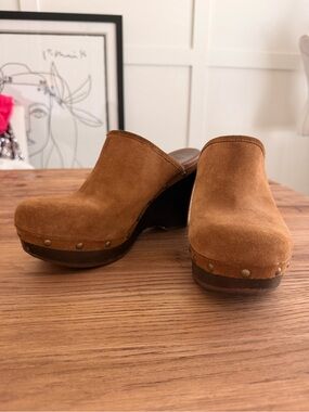 UGG Marsalis Clog Mules Women’s Size 9 Chestnut Suede Wooden Platform Heels